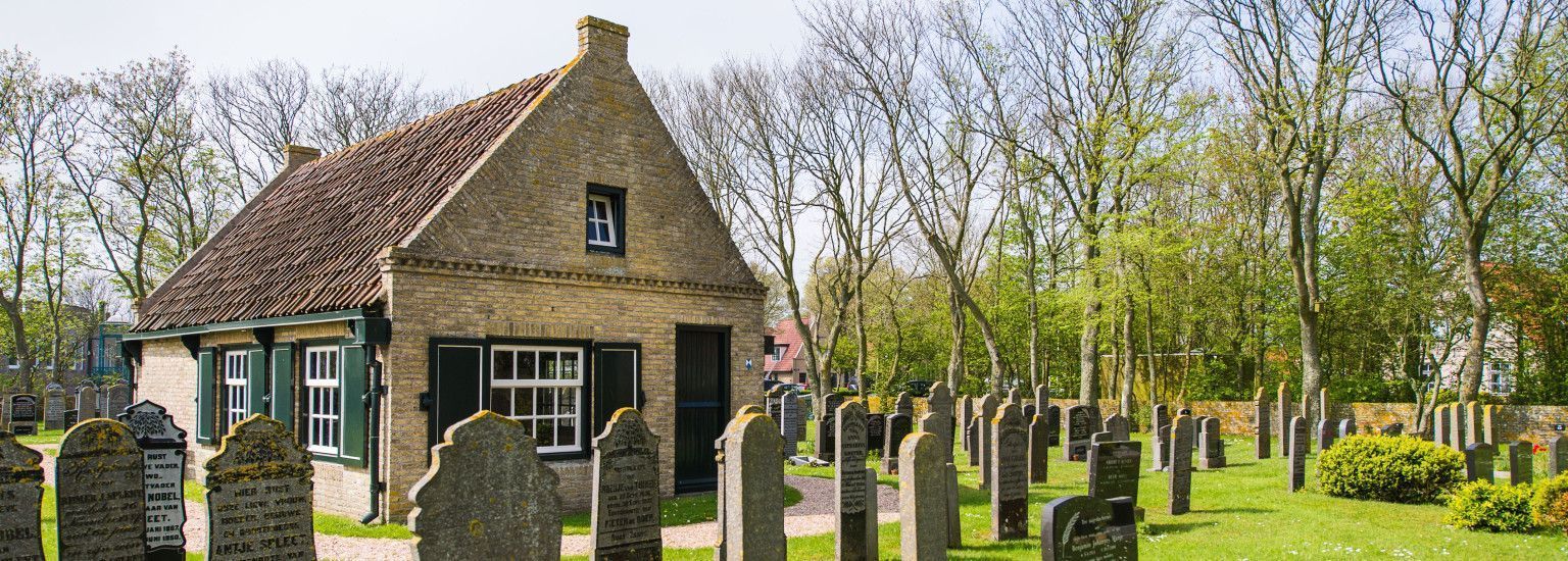 Baarhuisje (Mortuary) in Ballum - Tourist Information 