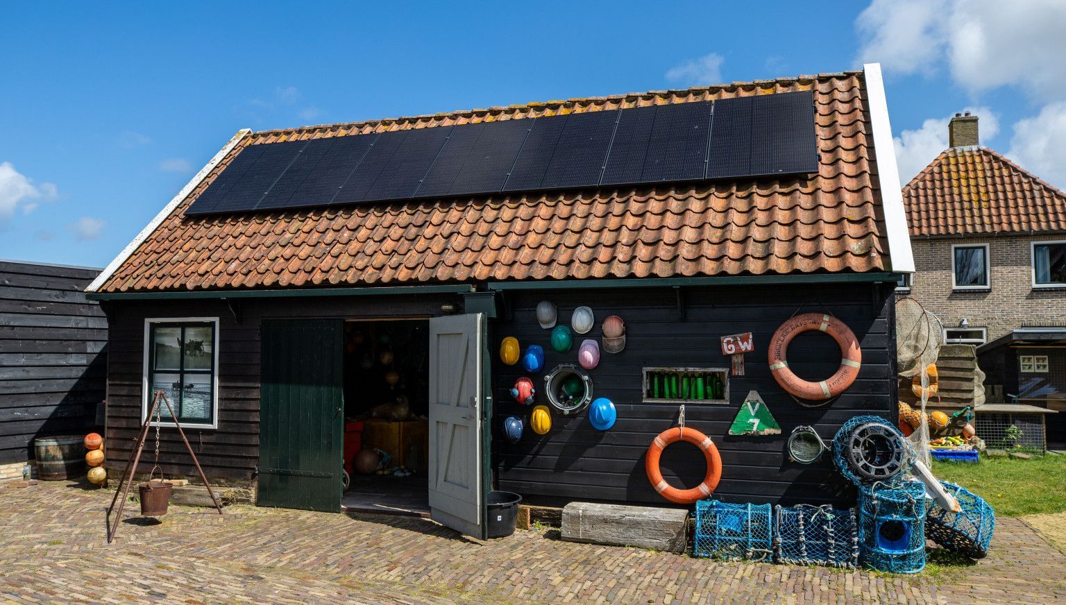 Beachcombing on Ameland - VVV Ameland