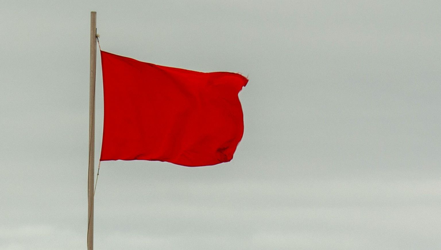 Strandvlaggen - rode vlag  - VVV Ameland