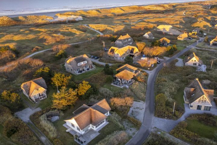 Holiday homes Dune area between Nes and Buren - Tourist information 