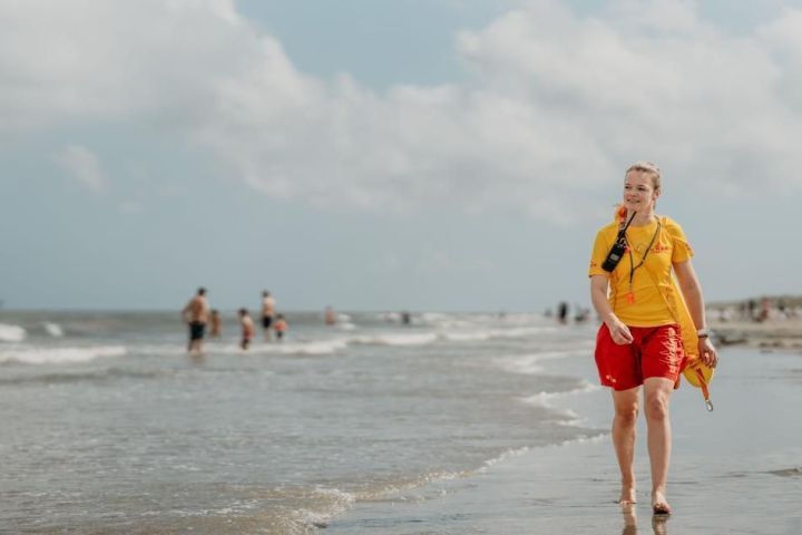 Lifeguard Tineke's story - VVV Ameland