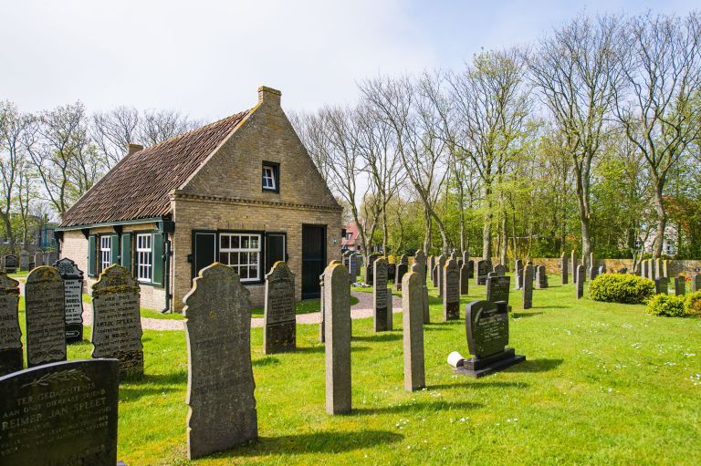 Baarhuisje (Mortuary) in Ballum - Tourist Information Centre 