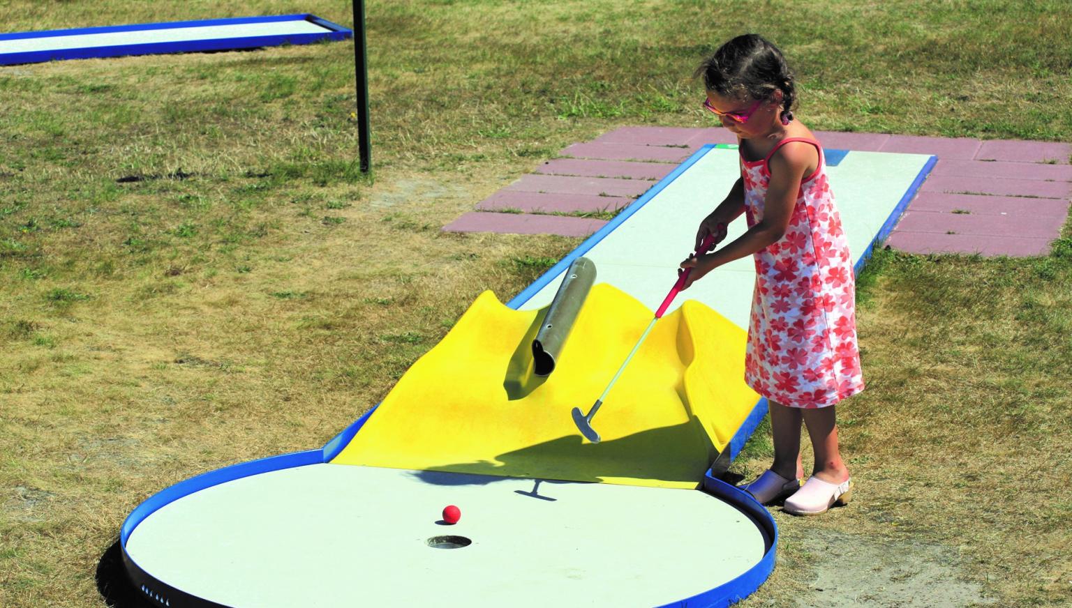 Miniature golf course Camping Roosdunen - Tourist Information 